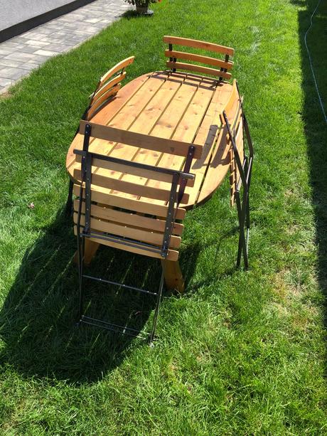 Zahradny stol + 4 stolicky,
