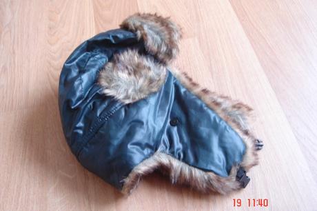 Dámsk zelená športov ušianka imitácia kože, m