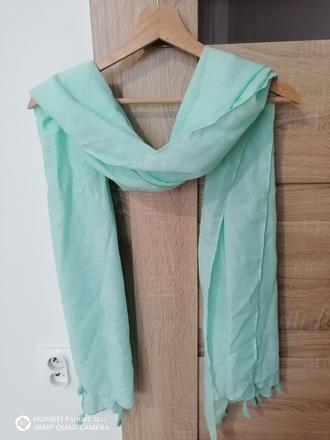 Šatka so strapcami, 