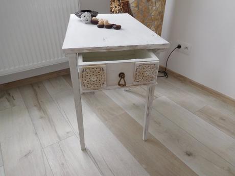 Stolík príručný drevený,, 