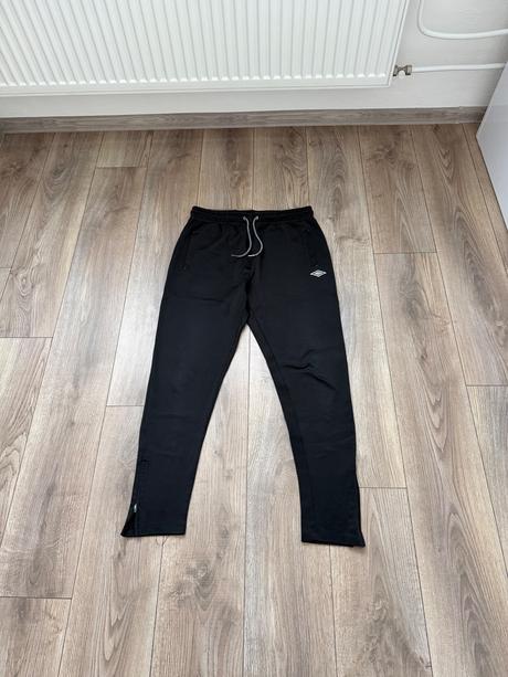 Čierne tepláky umbro, umbro,l
