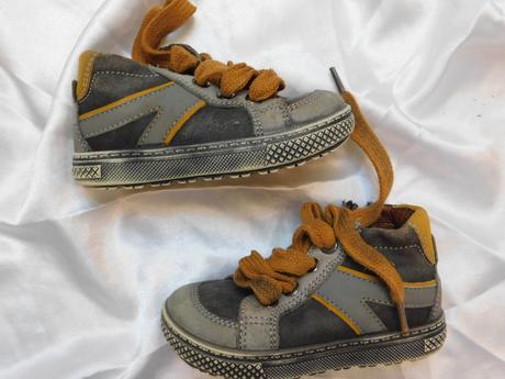 Kvalitne kožene topanky,na boku zips, bama,21