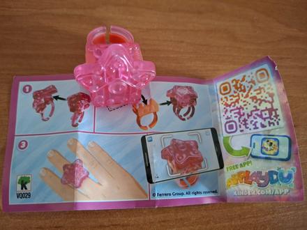 Kinder ružový prsteň,