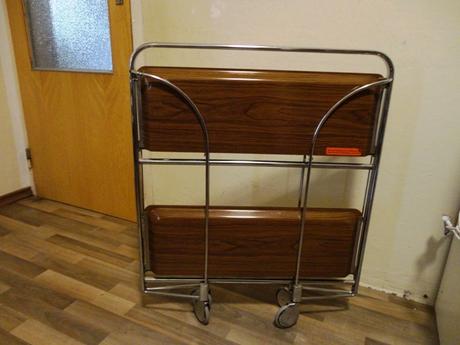 Vozík na servírovanie,