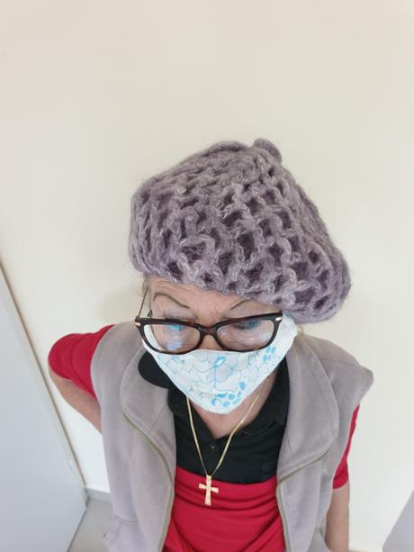 Ručne pletená baretka, 