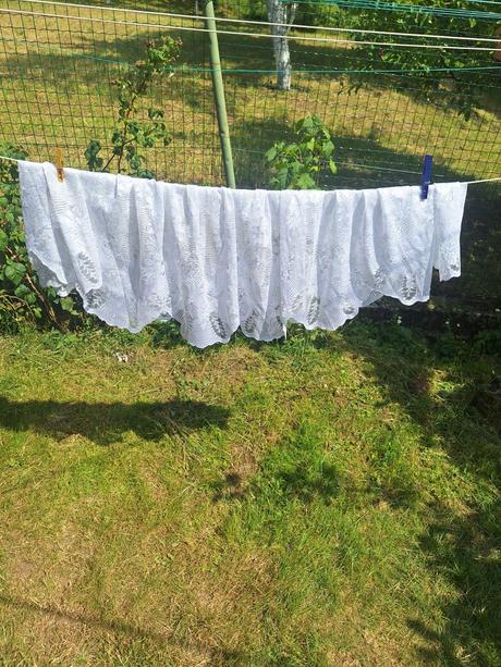 Malá zužovaná záclonka s vlnovkami, 