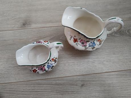 Porcelánové nádoby na mlieko, mliečnik, 