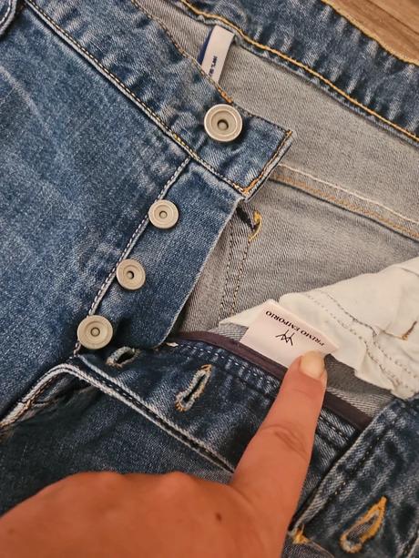 Elastické rifle na gombíky, armani,xl