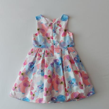 Šaty s čelenkou, 116