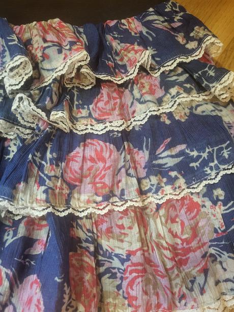 Volanova sukna s potlacou,