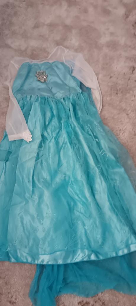 Šaty frozen s vlečkou,