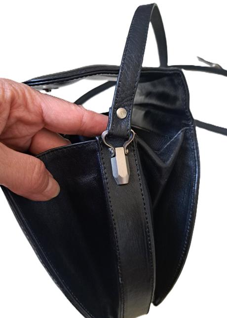 Dámska kožená crossbody kabelka zn. aigner,