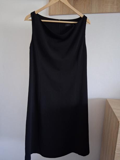 Midi šaty s vodopádom, 38