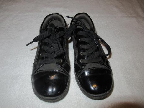 Čierne lakované topánky, 32