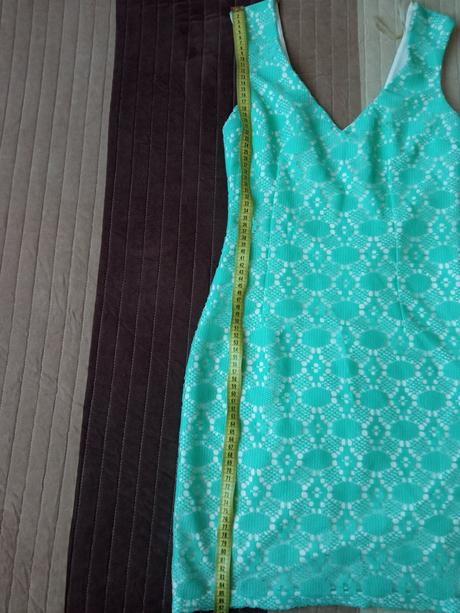 Puzdrove cipkovane elegantne saty, s