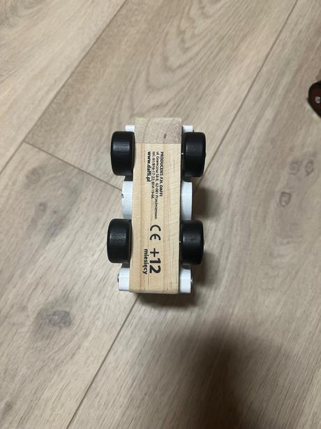 Drevené hasičské auto a sanitka, 