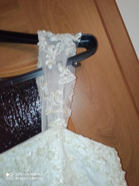 Staré svadobné šaty ., 