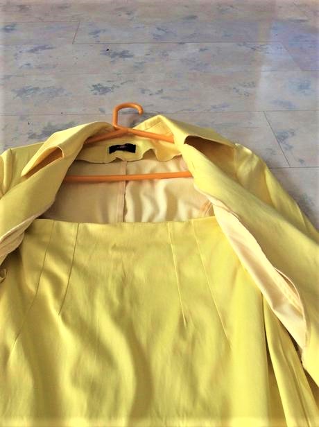 Luxusný saténový kostým, 38