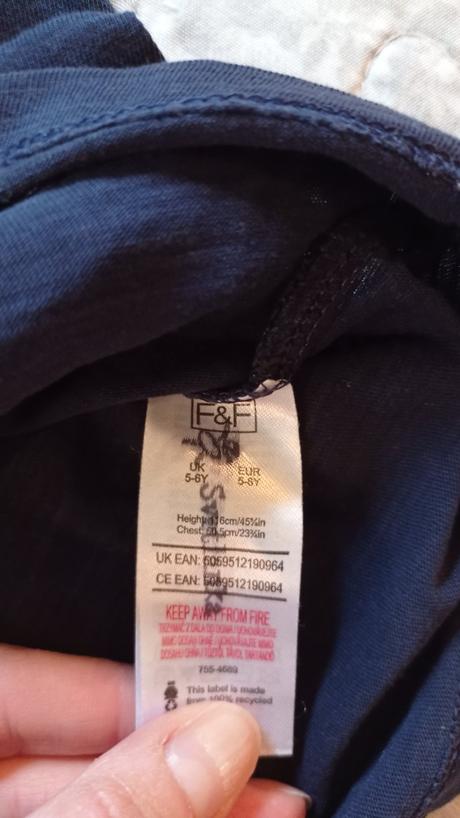 Tmavomodre tricko s volanikom, f&f,116