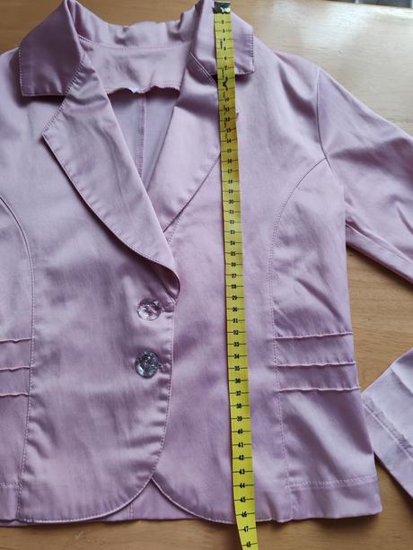 Saténové sako, 134