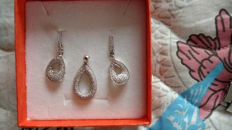 Náušnice a prívesok, 