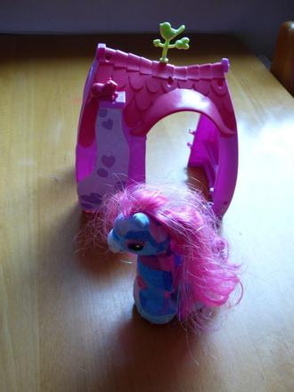 Poník zhu zhu a stajňa,