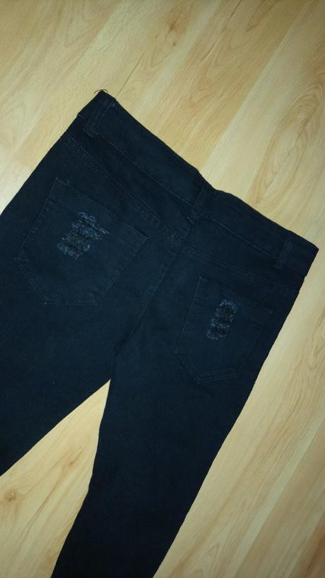 Nové trhané rifle, xs