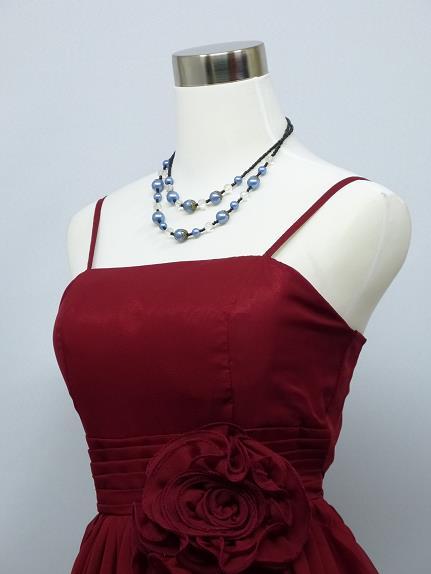 Kratke cervene spolocneske saty, 42