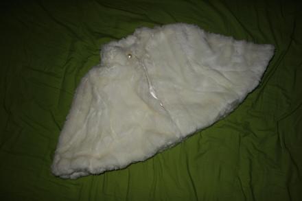 Kozusinkova pelerinka, 98