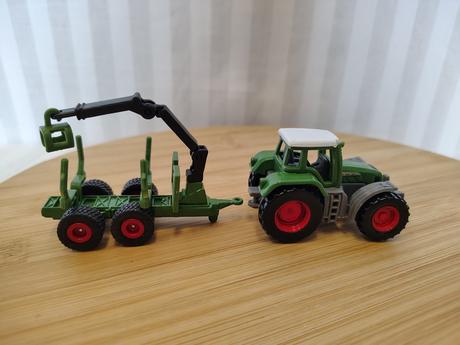 Kovový traktor fendt s vlečkou, siku 1645, 1/87,