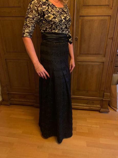 Spoločenské šaty, 38