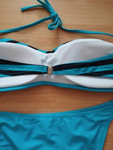 Modré pásikavé bikiny, l