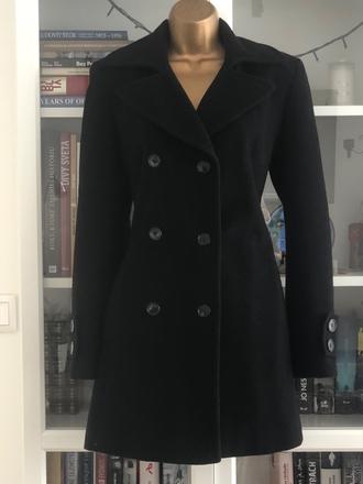 Vlnený čierny kabát, 36