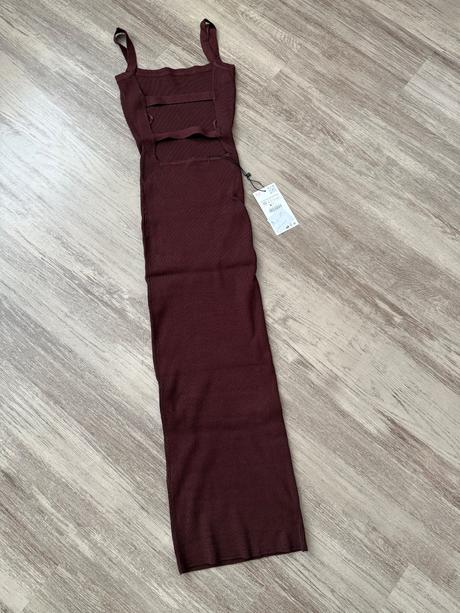 Priliehave saty s detailmi na chrbate, zara,xs