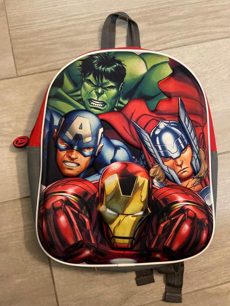 Deský ruksak marvel superhrdinovia,