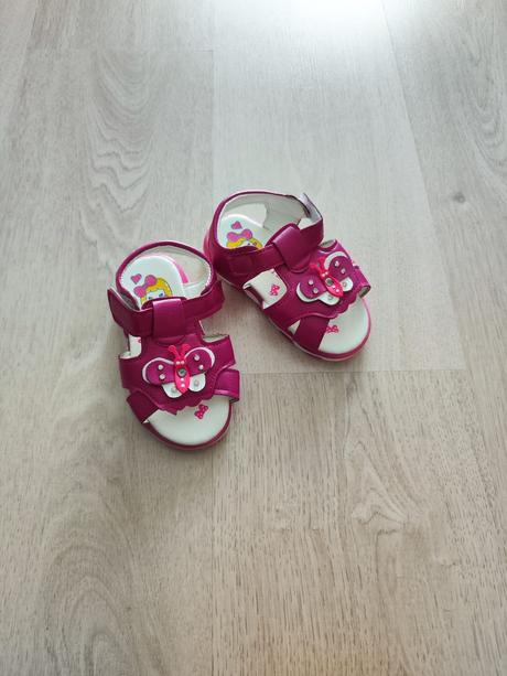 Sandálky, 24