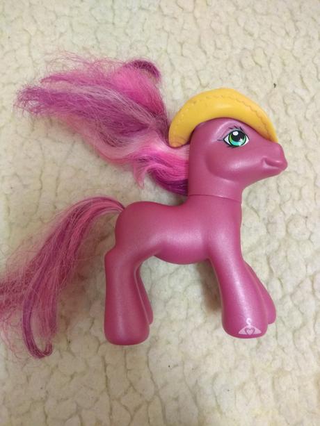 Ponny s klobúčikom - 3 eur,