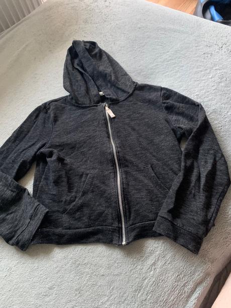 Dievcenska mikina, 146