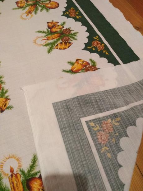Vianočný obrus retro 109x 134- 20 eur,