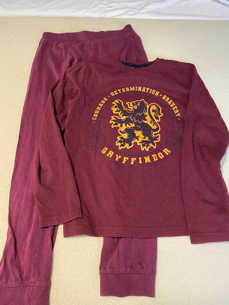 Pyžamo bordové, 134