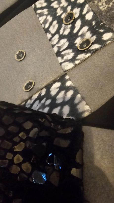 Extravagantny taliansky kabát do pol stehien, 40