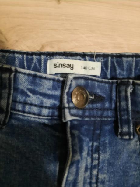 Oblúbené rifliky 134-140, sinsay,134