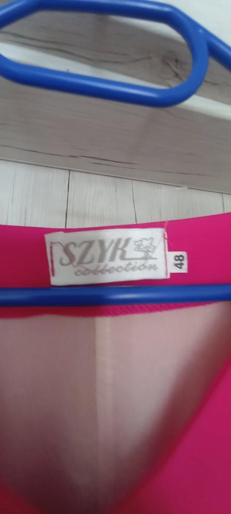 Šaty  s perličkami na rukávoch, 48