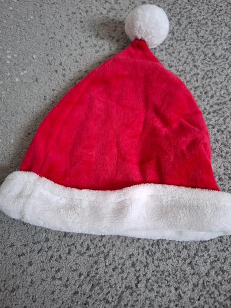Mikulášska čiapka 6 až12 m top stav, f&f,74