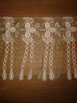 Dekoračná hrubšia krajka 3,9 m x 17 cm,