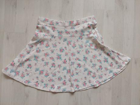 Kvetovaná sukňa m/l, bershka,m