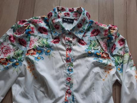 Kvietkované šaty, 38