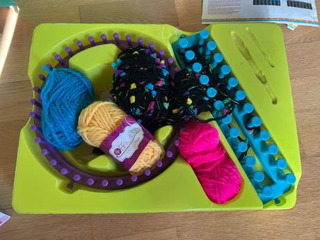 Rainbow knitting, 