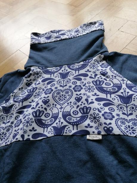 Mikina s ľudovým motívom, 110