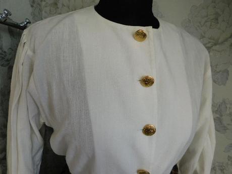 Luxusny vlneny kroj, 40